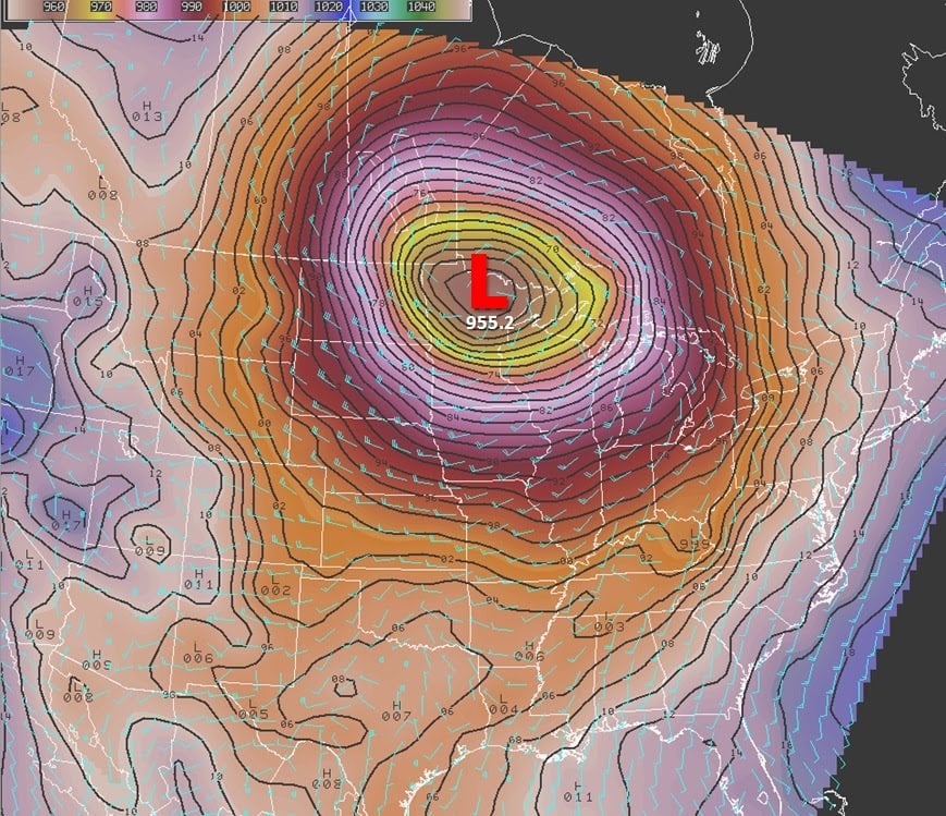 Closed isobars on Tropical cyclones